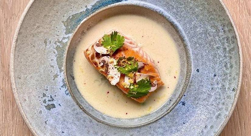 Saumon bouillon thaï, riz aux petits pois