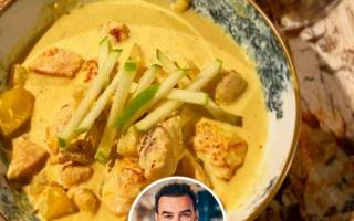 Curry de volaille cuisiné au curry, lait de noix de coco, pomme verte